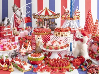 Jigsaw Puzzle «Strawberry table»