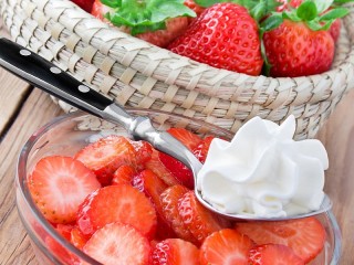 Puzzle «Strawberries and cream»