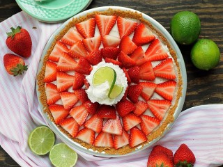 Jigsaw Puzzle «Strawberry with lime»