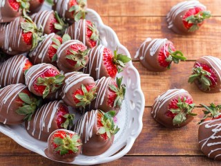 Jigsaw Puzzle «Strawberries in chocolate»