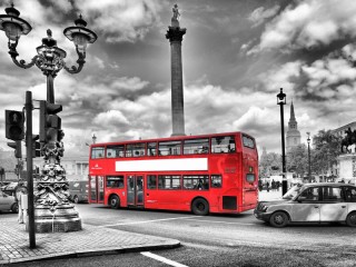 Jigsaw Puzzle «Red bus»