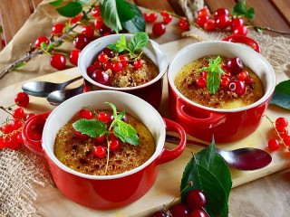 Puzzle «Creme brulee with berries»