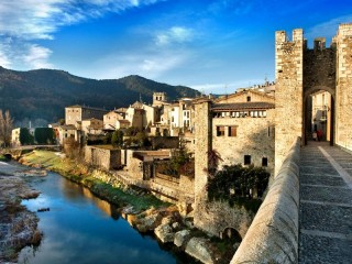 Puzzle «Besalu Fortress»