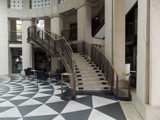 Rompicapo «The staircase in the shop»