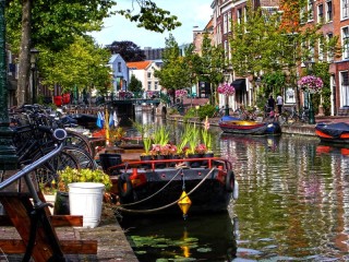 Jigsaw Puzzle «Boats on the canal»