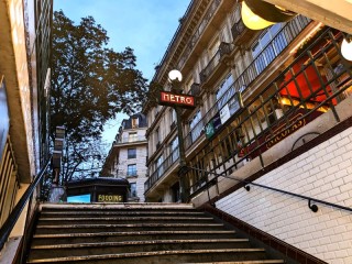 Quebra-cabeça «Metro in Montmartre»