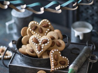 Jigsaw Puzzle «Almond hearts»