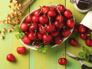 Puzzle «Bowl with cherries»