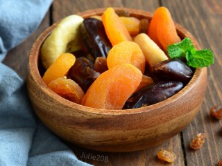 Jigsaw Puzzle «Bowl with dried fruits»