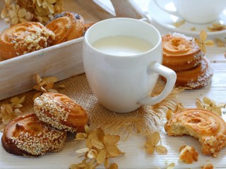Jigsaw Puzzle «Milk and biscuits»