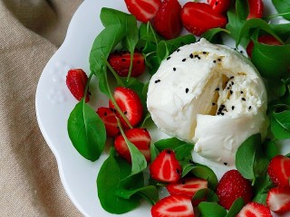 Slagalica «Ice cream and strawberries»