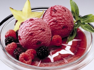 Jigsaw Puzzle «Ice cream with berries»