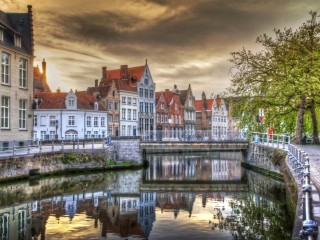 Jigsaw Puzzle «Embankment in Bruges»