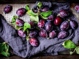 Rätsel «Still life with plums»
