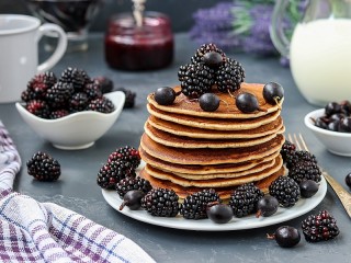 Jigsaw Puzzle «Pancakes and blue berries»