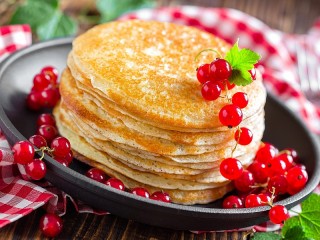 Slagalica «Pancakes and currants»