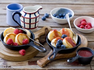 Slagalica «Pancakes with berries»