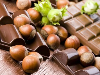 Jigsaw Puzzle «Nuts and chocolate»
