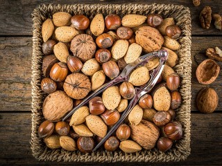 Jigsaw Puzzle «Nuts in the basket»