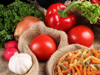 Jigsaw Puzzle «Vegetables and pasta»