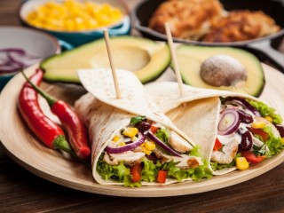 Jigsaw Puzzle «vegetables with meat in pita bread»