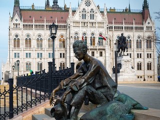 Пазл «Памятник и парламент»