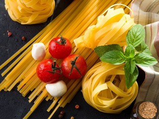 Jigsaw Puzzle «Pasta and cherry tomatoes»