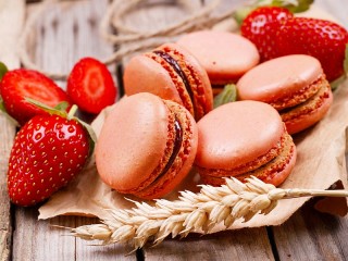 Jigsaw Puzzle «Cookies and strawberries»