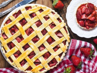 Jigsaw Puzzle «Strawberry pie»