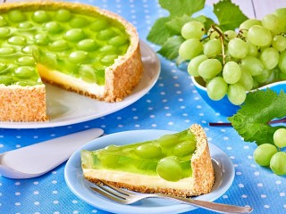 Slagalica «Pie with grapes»