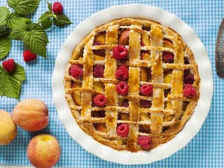 Jigsaw Puzzle «Cake with berries»