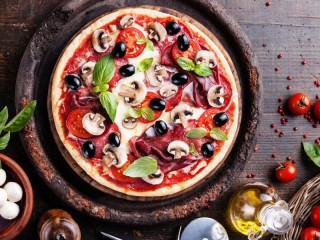 Jigsaw Puzzle «Pizza with basil»