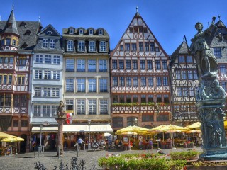 Jigsaw Puzzle «Square in the old town»