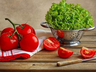Quebra-cabeça «Tomatoes and lettuce»
