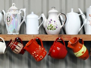 Jigsaw Puzzle «Dishes on the shelf»