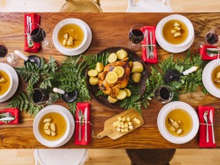 Zagadka «Festive table setting»