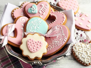 Jigsaw Puzzle «Cakes with ribbons»