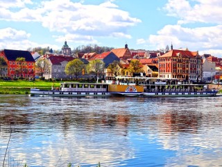 Jigsaw Puzzle «River tram on the Elbe»