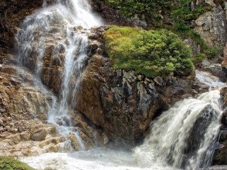 Пазл «Река и скалы»