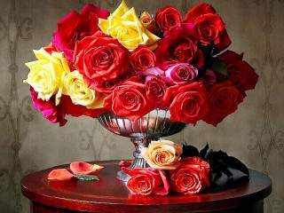 Пазл «Розы на столе»