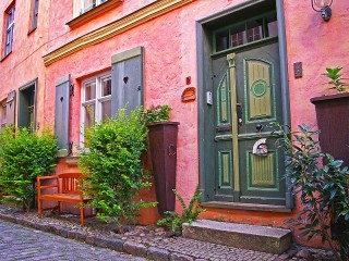 Jigsaw Puzzle «Pink house»