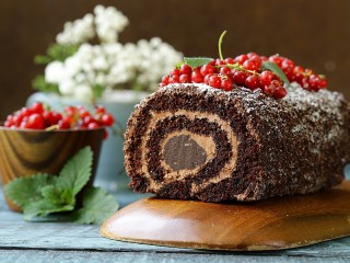 Slagalica «Roll with currants»