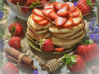 Jigsaw Puzzle «With strawberry»