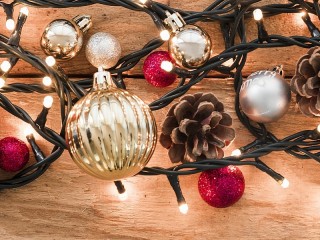 Puzzle «Balls and garland»
