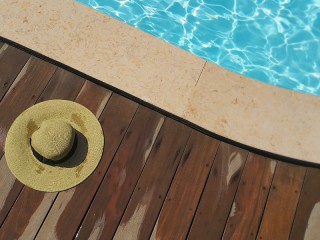 Jigsaw Puzzle «Hat by the pool»