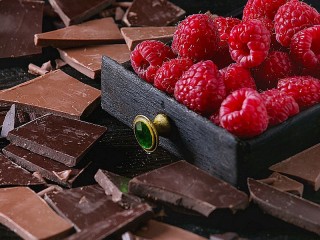 Пазл «Chocolate and raspberries»