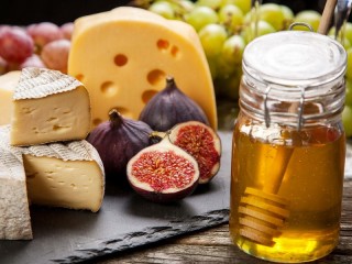 Jigsaw Puzzle «Cheese and honey»