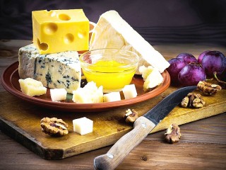 Jigsaw Puzzle «Cheese and nuts»