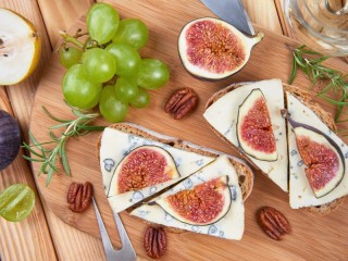 Puzzle «Cheese with figs»