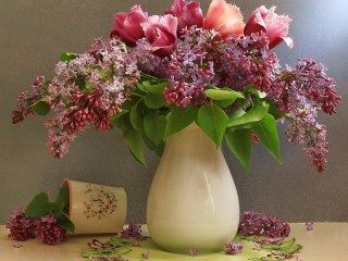 Quebra-cabeça «Lilac and tulips»